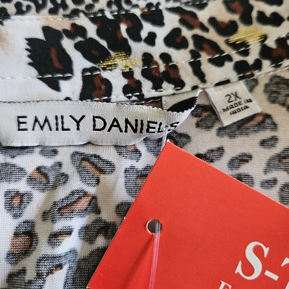 Animal Print Blouse Plus Size - Picture 4 of 8